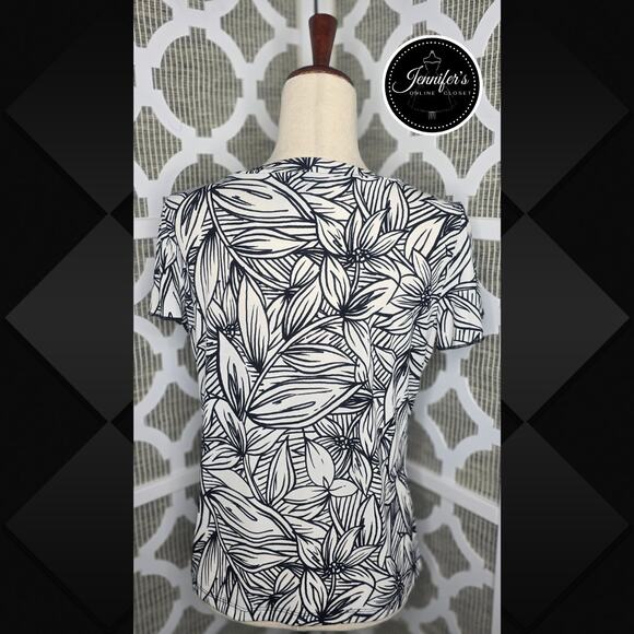 3/$30 Rafaella Petites Cream and Black Floral Print V Neck Flutter Sleeve Top M - Picture 8 of 11